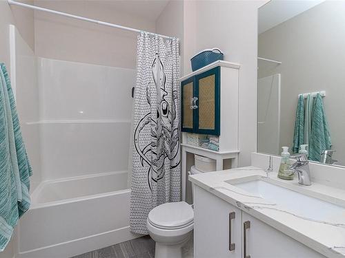 2168 Mountain Heights Dr, Sooke, BC - Indoor Photo Showing Bathroom