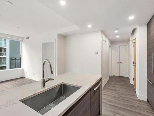 508-777 Herald St, Victoria, BC - Indoor Photo Showing Kitchen