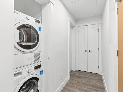 508-777 Herald St, Victoria, BC - Indoor Photo Showing Laundry Room