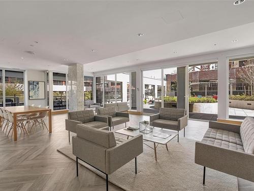 508-777 Herald St, Victoria, BC - Indoor Photo Showing Living Room