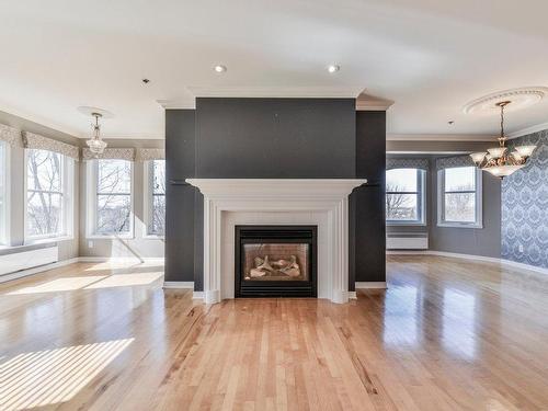 Salon - 303-125 Rue D'Angoulême, Sainte-Julie, QC - Indoor Photo Showing Living Room With Fireplace