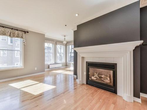 Salon - 303-125 Rue D'Angoulême, Sainte-Julie, QC - Indoor Photo Showing Living Room With Fireplace