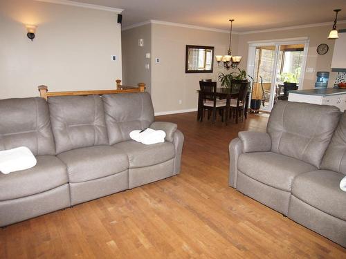 Living room - 28 1Re Rue Bastien, Saint-Alphonse-Rodriguez, QC - Indoor Photo Showing Living Room