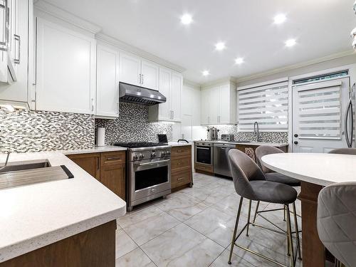 Coin-repas - 5781 Av. Smart, Côte-Saint-Luc, QC - Indoor Photo Showing Kitchen With Upgraded Kitchen