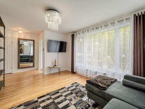 Living room - 534 86E Avenue, Laval (Chomedey), QC - Indoor Photo Showing Living Room