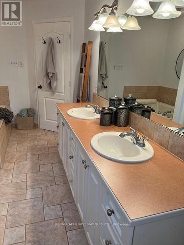 20449 Lakeview Drive, South Glengarry, ON - Indoor Photo Showing Bathroom