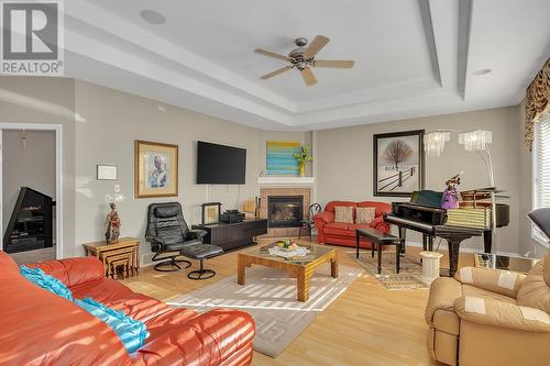 2365 Stillingfleet Road Unit# 384, Kelowna, BC - Indoor Photo Showing Living Room With Fireplace