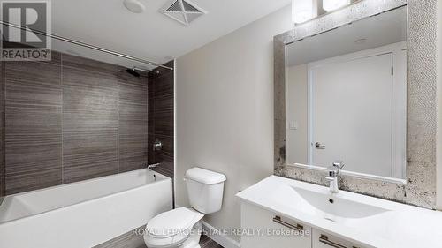 1509 - 2152 Lawrence Avenue E, Toronto, ON - Indoor Photo Showing Bathroom