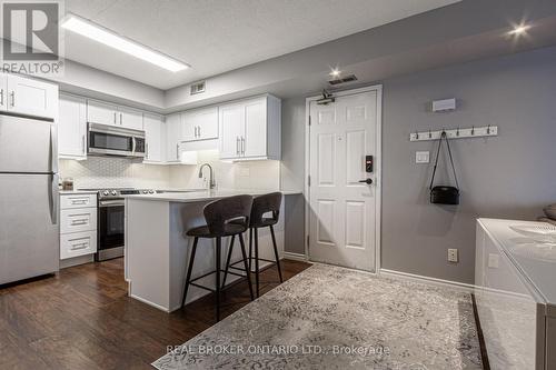 103 - 2010 Cleaver Avenue, Burlington, ON - Indoor Photo Showing Kitchen