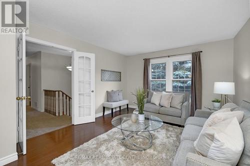 38 Erinlea Crescent, Erin, ON - Indoor Photo Showing Living Room