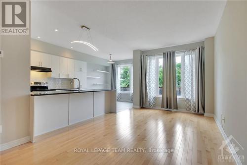 198 Mattingly Way, Ottawa, ON - Indoor Photo Showing Kitchen