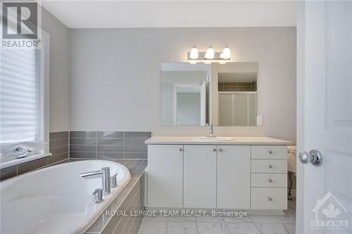 198 Mattingly Way, Ottawa, ON - Indoor Photo Showing Bathroom