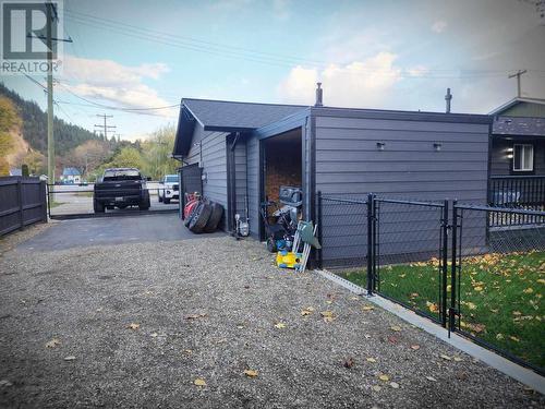 2290 Park Avenue, Lumby, BC - Outdoor