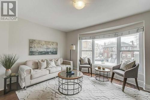 1533 Queen Street E, Toronto, ON - Indoor Photo Showing Living Room