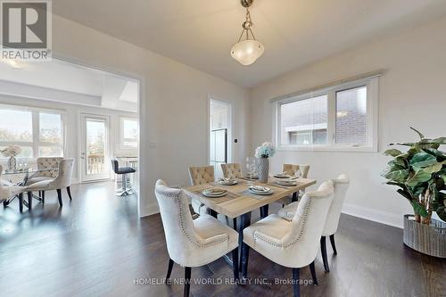 16 Scrivener Drive, Aurora, ON - Indoor Photo Showing Dining Room