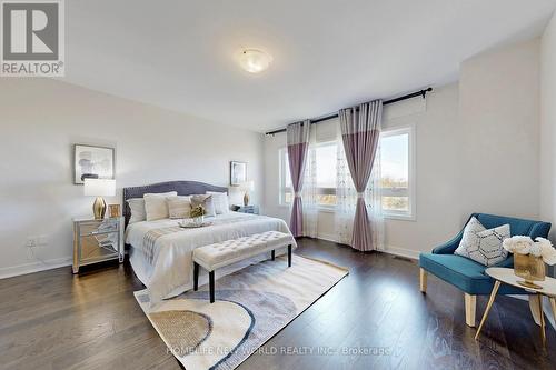 16 Scrivener Drive, Aurora, ON - Indoor Photo Showing Bedroom