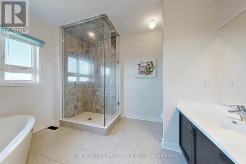 16 Scrivener Drive, Aurora, ON - Indoor Photo Showing Bathroom