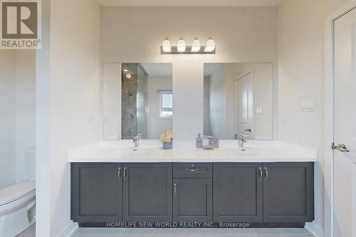 16 Scrivener Drive, Aurora, ON - Indoor Photo Showing Bathroom