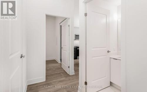 301 - 202 Burnhamthorpe Road E, Mississauga, ON - Indoor Photo Showing Other Room