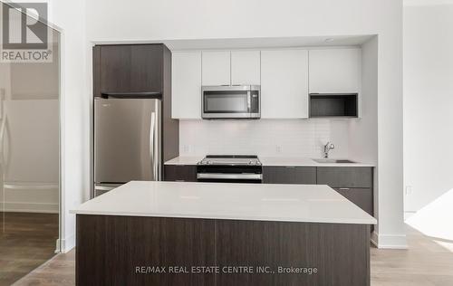 301 - 202 Burnhamthorpe Road E, Mississauga, ON - Indoor Photo Showing Kitchen With Stainless Steel Kitchen With Upgraded Kitchen