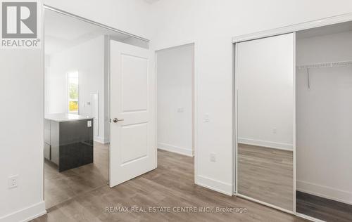 301 - 202 Burnhamthorpe Road E, Mississauga, ON - Indoor Photo Showing Other Room