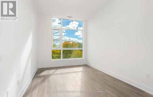 301 - 202 Burnhamthorpe Road E, Mississauga, ON - Indoor Photo Showing Other Room