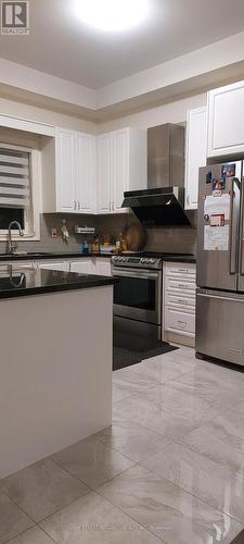 3155 Buttonbush Trail, Oakville, ON - Indoor Photo Showing Kitchen