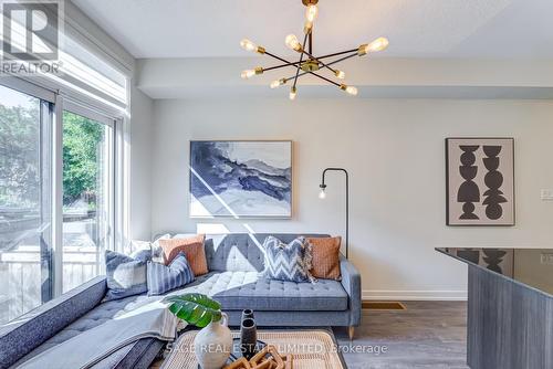 12 - 51 Florence Street, Toronto, ON - Indoor Photo Showing Living Room