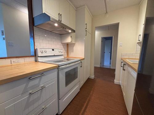 Cuisine - 315-75 Boul. Des Hauts-Bois, Sainte-Julie, QC - Indoor Photo Showing Kitchen