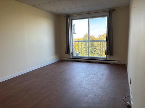 Living room - 315-75 Boul. Des Hauts-Bois, Sainte-Julie, QC - Indoor Photo Showing Other Room