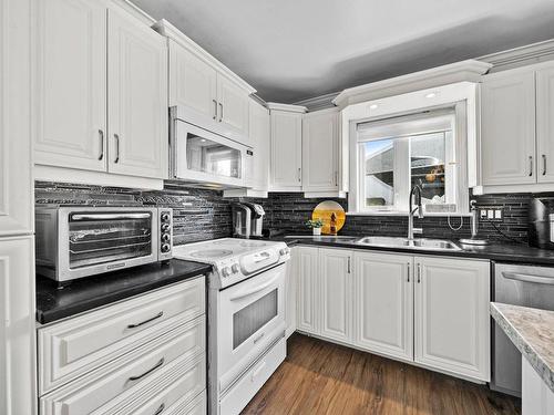 Cuisine - 1530 Rue Marie-Lyne, Drummondville, QC - Indoor Photo Showing Kitchen With Double Sink