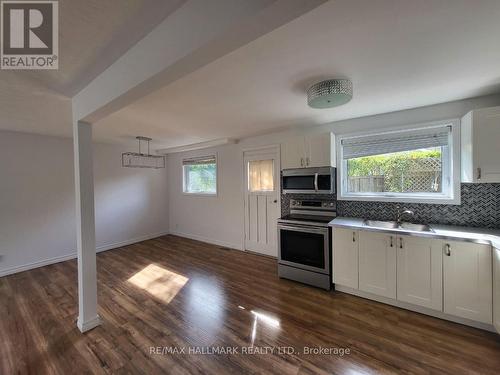 Main - 15 Browning Court, Aurora, ON - Indoor Photo Showing Kitchen