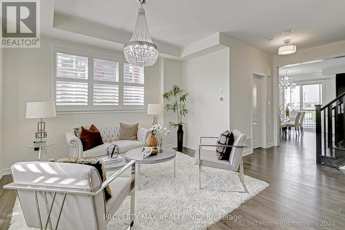 2 George Patton Avenue, Markham, ON - Indoor Photo Showing Living Room