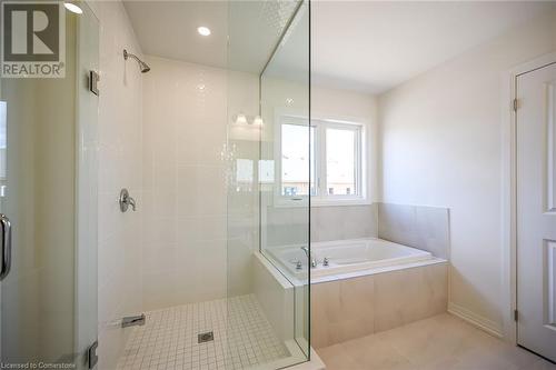 377 Provident Way, Hamilton, ON - Indoor Photo Showing Bathroom