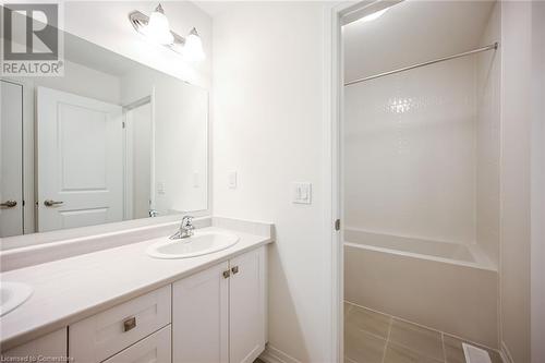 377 Provident Way, Hamilton, ON - Indoor Photo Showing Bathroom