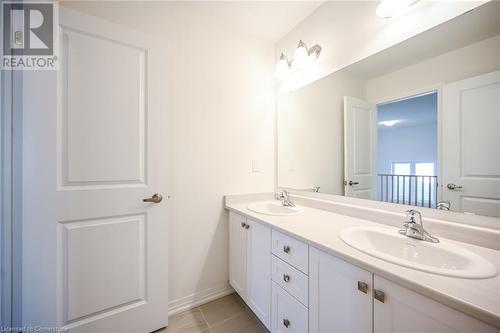 377 Provident Way, Hamilton, ON - Indoor Photo Showing Bathroom