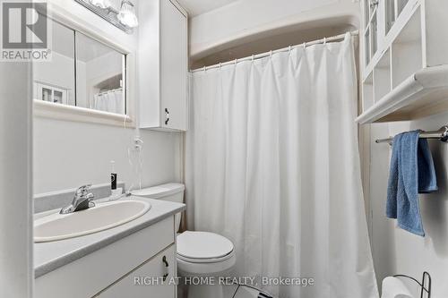 981 Partington Avenue W, Windsor, ON - Indoor Photo Showing Bathroom