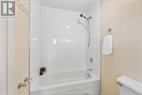 998 Fielding Court, Windsor, ON - Indoor Photo Showing Bathroom