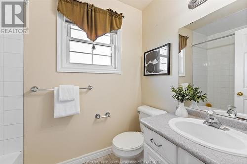 998 Fielding Court, Windsor, ON - Indoor Photo Showing Bathroom