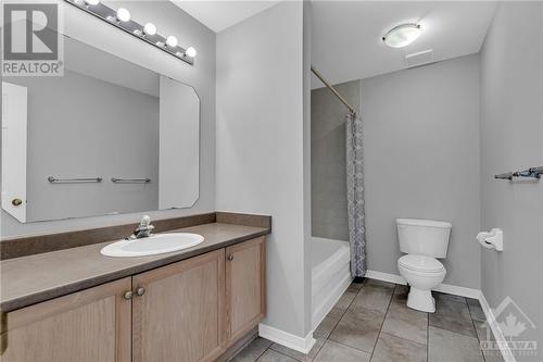 133 Hemlo Crescent, Ottawa, ON - Indoor Photo Showing Bathroom