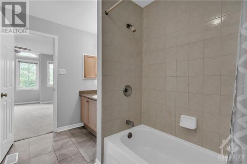 133 Hemlo Crescent, Ottawa, ON - Indoor Photo Showing Bathroom