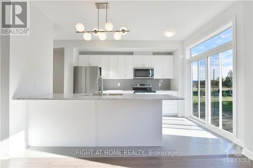 505 Winterset Road, Ottawa, ON - Indoor Photo Showing Kitchen With Stainless Steel Kitchen