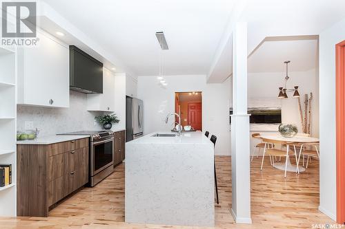 335 E Avenue S, Saskatoon, SK - Indoor Photo Showing Kitchen With Upgraded Kitchen