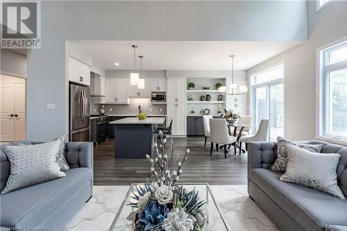 955 Stonecliffe Walk, Kitchener, ON - Indoor Photo Showing Living Room