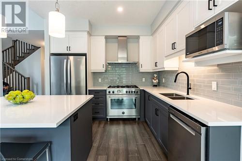 955 Stonecliffe Walk, Kitchener, ON - Indoor Photo Showing Kitchen With Double Sink With Upgraded Kitchen