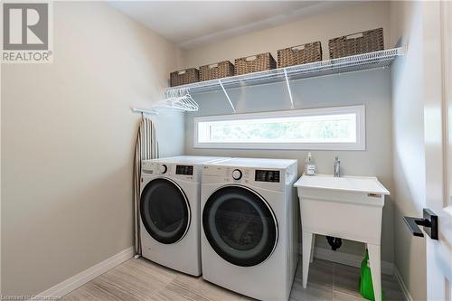 955 Stonecliffe Walk, Kitchener, ON - Indoor Photo Showing Laundry Room