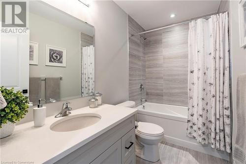 955 Stonecliffe Walk, Kitchener, ON - Indoor Photo Showing Bathroom