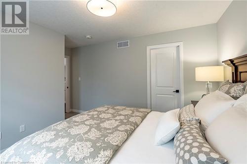 955 Stonecliffe Walk, Kitchener, ON - Indoor Photo Showing Bedroom