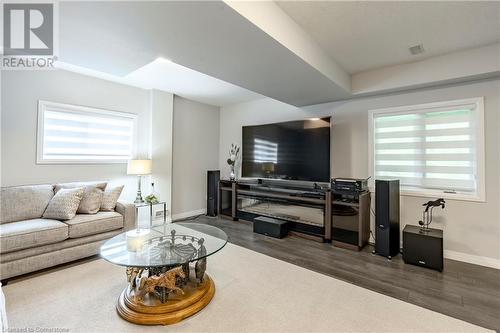 955 Stonecliffe Walk, Kitchener, ON - Indoor Photo Showing Living Room