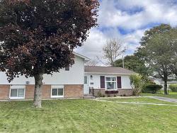 B 26 Ellis Avenue  Yarmouth, NS B5A 2X2